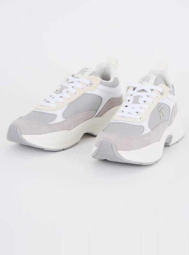 Tommy Hilfiger Plateausneakers TH CHUNKY FEMININE RUNNER freizeitschoen lage schoen veterschoen met th-logo-embleem