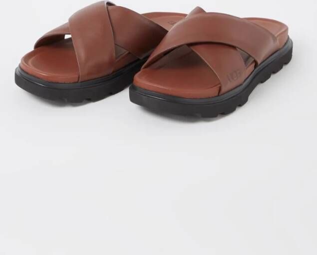 Ugg Capitola Cross slipper van leer