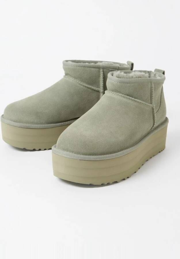 Ugg Classic Ultra Mini Platform enkellaars van suède