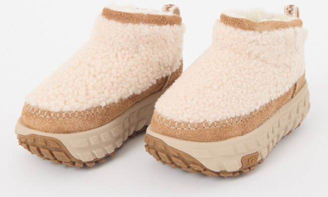 Ugg Venture Daze Ultra Mini enkellaarsje van schapenvacht met suède details