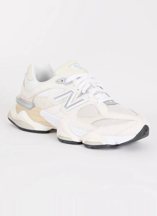 New Balance 9060 Lifestyle in beige formaten: 37.5