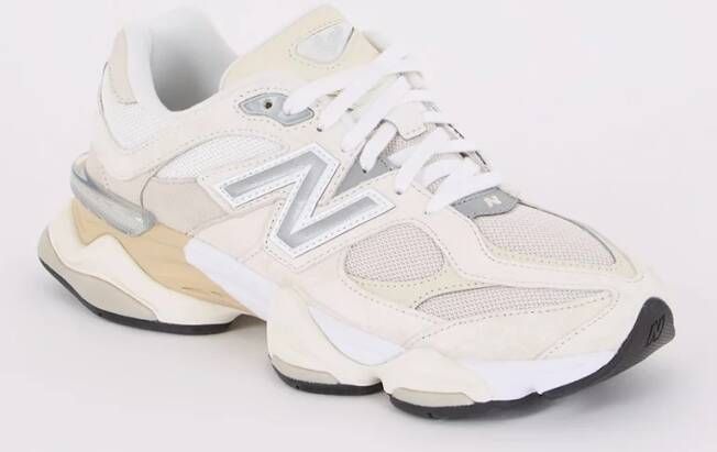 New Balance 9060 sneaker met suède details