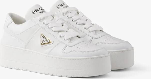 Prada Downtown Bold sneaker van leer met plateauzool