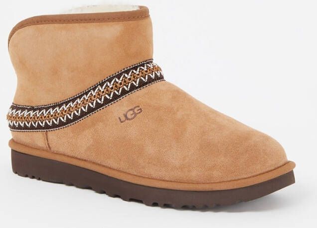 Ugg Classic Mini Crescent enkellaarsje van suède