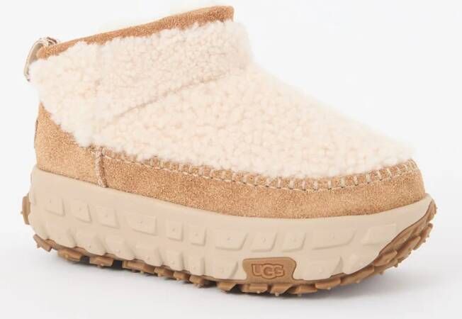 Ugg Venture Daze Ultra Mini enkellaarsje van schapenvacht met suède details