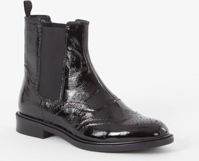 Vagabond Amina chelsea boot van lakleer met broque details