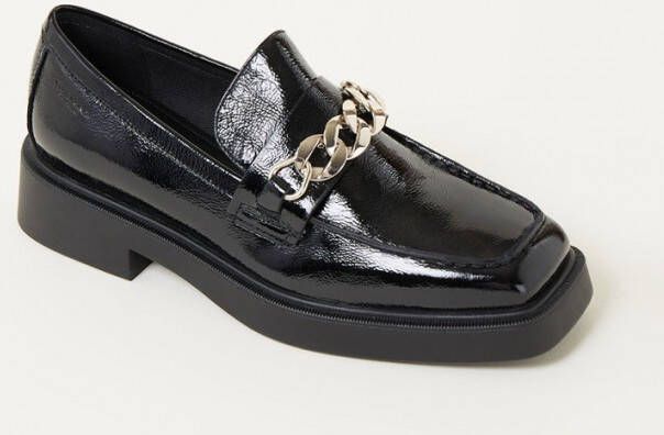 Vagabond Jillian loafer van lakleer met ketting detail