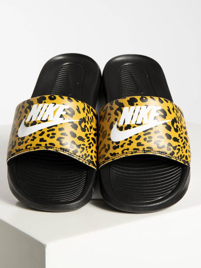 Nike Badslippers in zwart voor Dames 5. W Victori One Slipe Print