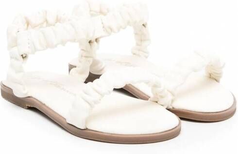 Age of Innocence Kyle leren sandalen met ruches Beige