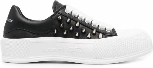 Alexander McQueen Deck sneakers met spikes Zwart