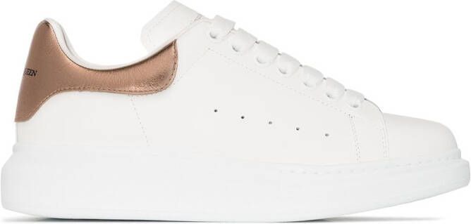 Alexander McQueen oversized leren sneakers in wit roségoud