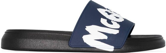 Alexander McQueen Slippers met graffiti logo Blauw