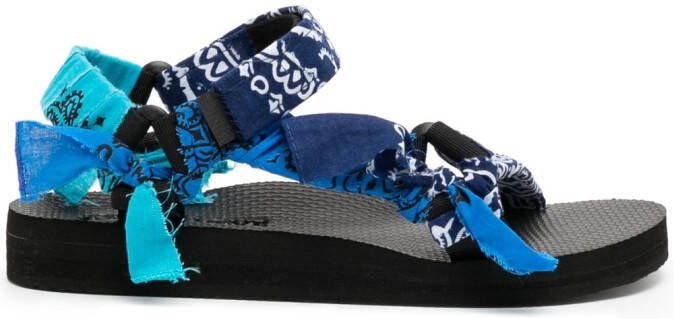 Arizona Love Trekky sandalen met bandanaprint Blauw