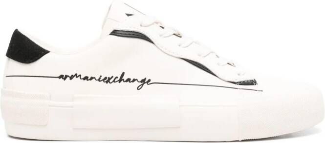 Armani Exchange Sneakers met logoprint Beige