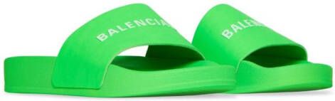 Balenciaga Kids Badslippers met logoprint Groen