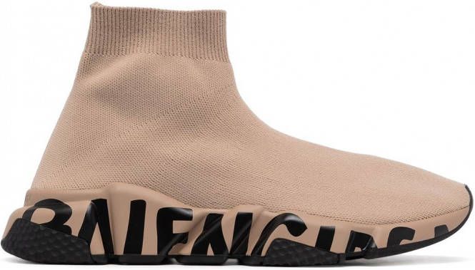 Balenciaga Speed sneakers met graffitizool Bruin