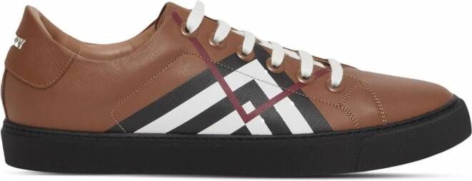 Burberry Geruite sneakers Bruin