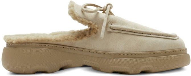 Burberry Slippers met vierkante neus Beige