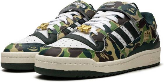 adidas "x BAPE Forum 84 Low 30th Anniversary Green Camo sneakers" Groen