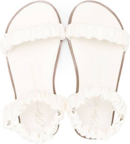 Age of Innocence Kyle leren sandalen met ruches Beige