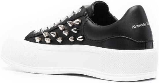 Alexander McQueen Deck sneakers met spikes Zwart