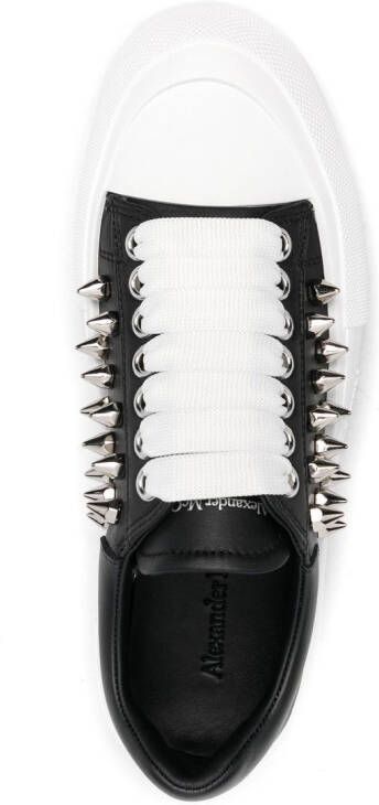 Alexander McQueen Deck sneakers met spikes Zwart