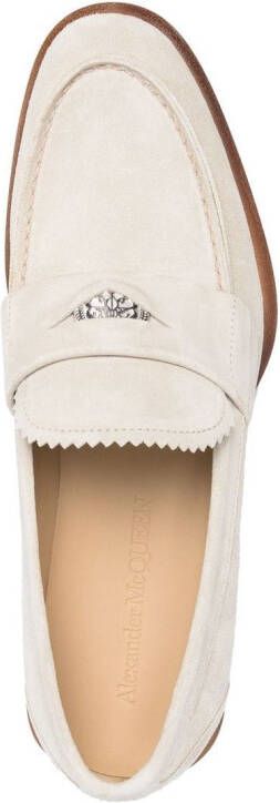 Alexander McQueen Loafers met logoplakkaat Beige