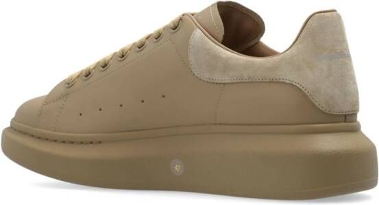 Alexander McQueen Oversized leren sneakers Beige