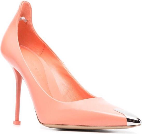 Alexander McQueen Pumps met metalen neus Oranje