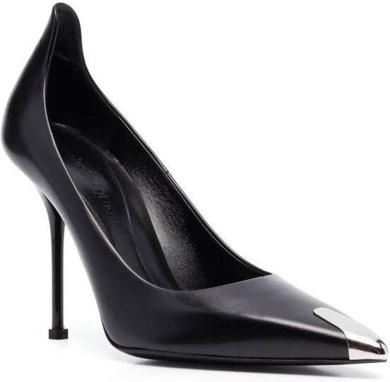 Alexander McQueen Pumps met metalen neus Zwart