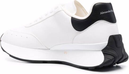 Alexander McQueen Sneakers met logo-reliëf Wit