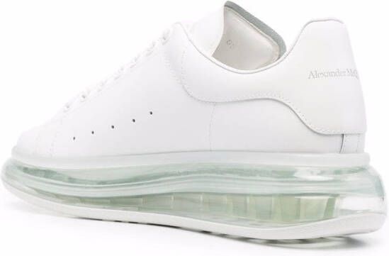 Alexander McQueen Sneakers met oversized zool Wit