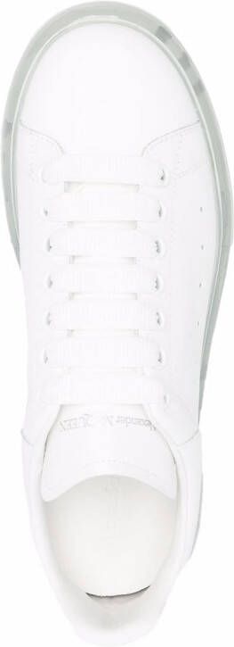 Alexander McQueen Sneakers met oversized zool Wit