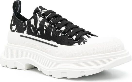 Alexander McQueen Tread sneakers met chunky zool Zwart