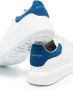 Alexander McQueen Witte sneakers met chunky blauw lipje - Thumbnail 2