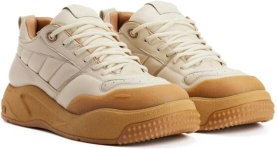 AMI Paris Sneakers met vlakken Beige