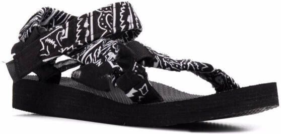 Arizona Love Trekky sandalen met bandanaprint Zwart