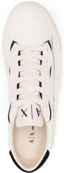 Armani Exchange Sneakers met logoprint Beige