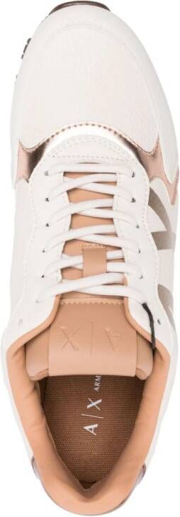 Armani Exchange Sneakers met logoprint Beige