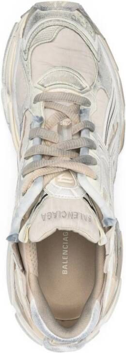 Balenciaga Runner gerafelde sneakers Beige