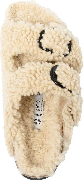 Birkenstock Arizona slippers met grote gesp Beige