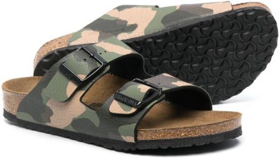 Birkenstock Kids Arizona sandalen met camouflageprint Groen