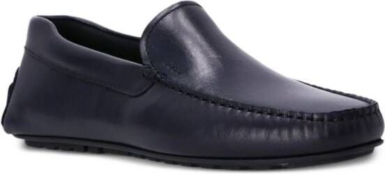 BOSS Leren loafers met logo-reliëf Blauw