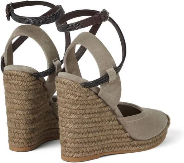 Brunello Cucinelli Suède sandalen met monili kralen en sleehak Beige