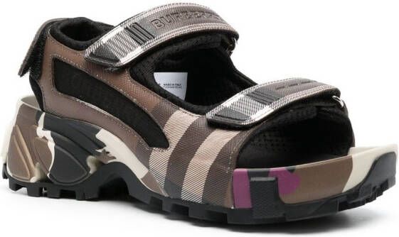 Burberry Arthur geruite sandalen Bruin