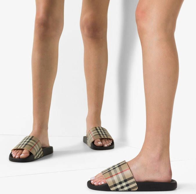 Burberry Geruite slippers Bruin