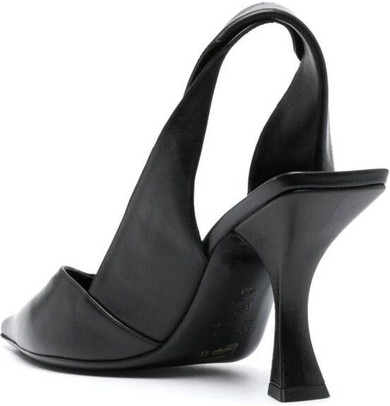 BY FAR Yasha pumps met twist detail Zwart