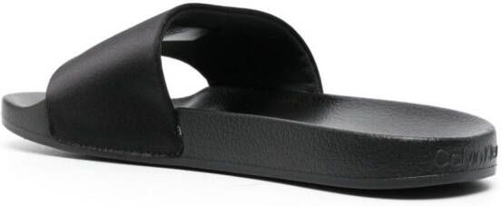 Calvin Klein Slippers met logo-reliëf Zwart