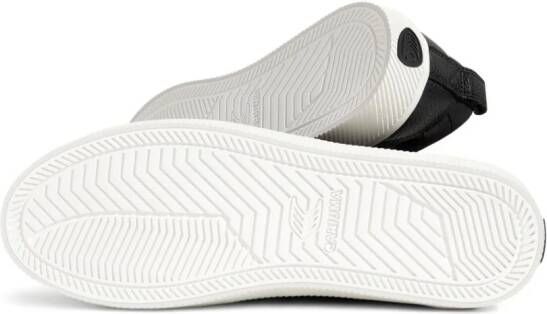 Cariuma Oca Low gewatteerde sneakers Zwart