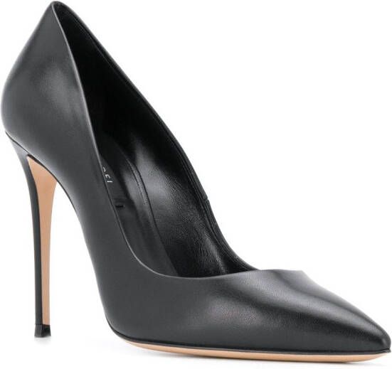 Casadei Pumps met puntige neus Zwart